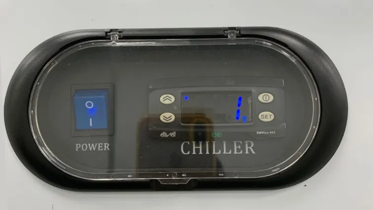 Hình 2. Sau khi sửa chữa, nhiệt độ trong tủ mát đạt tiêu chuẩn từ 3 °C đến 1 °C trong vòng 45 phút.